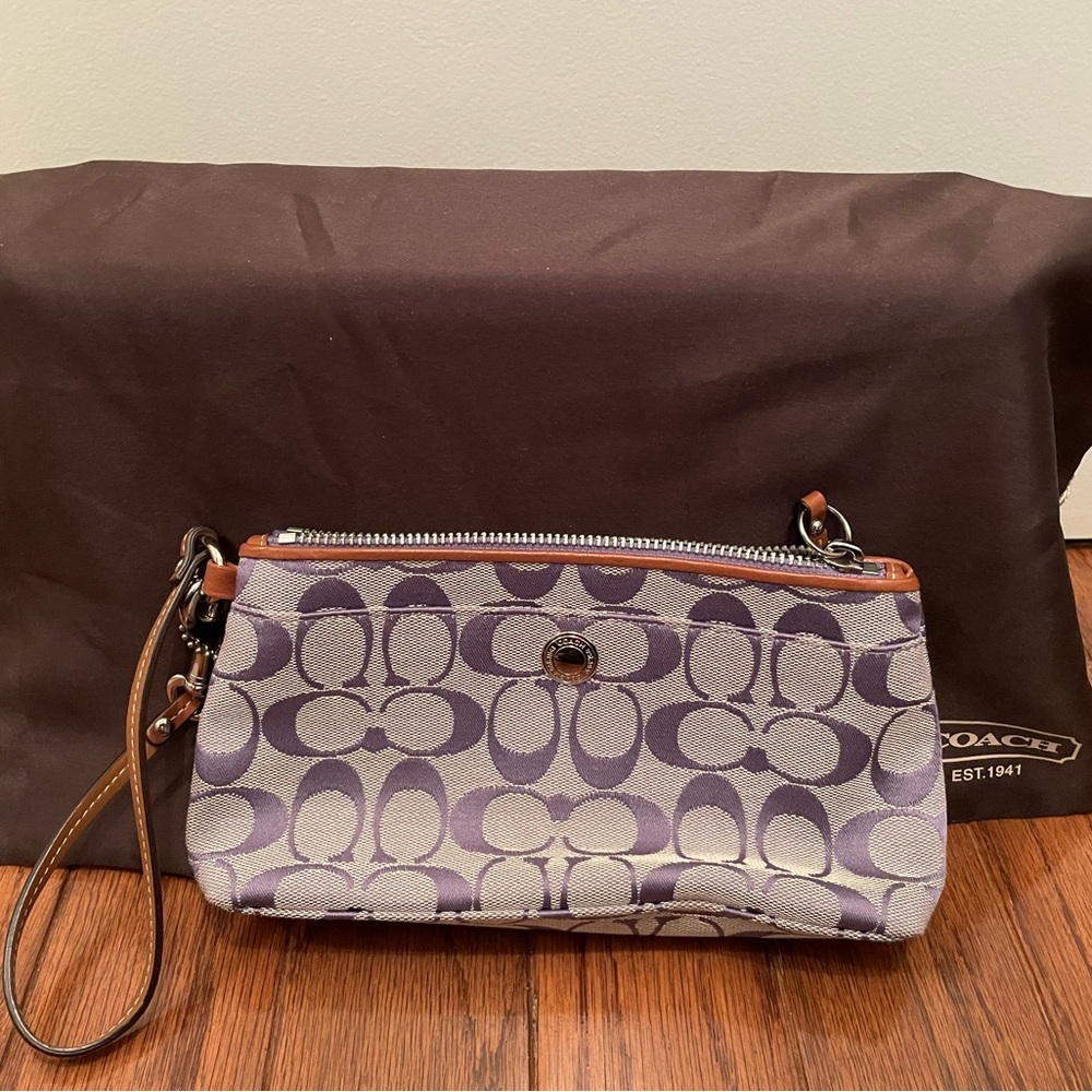 Coach wristlet (large)